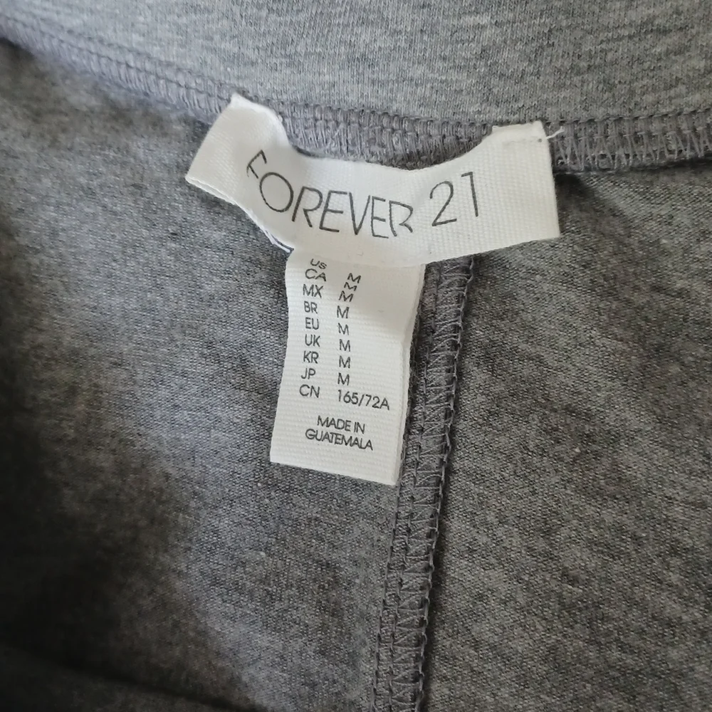 FOREVER 21 Mini skirt/Skater Skirt Size Med, grey